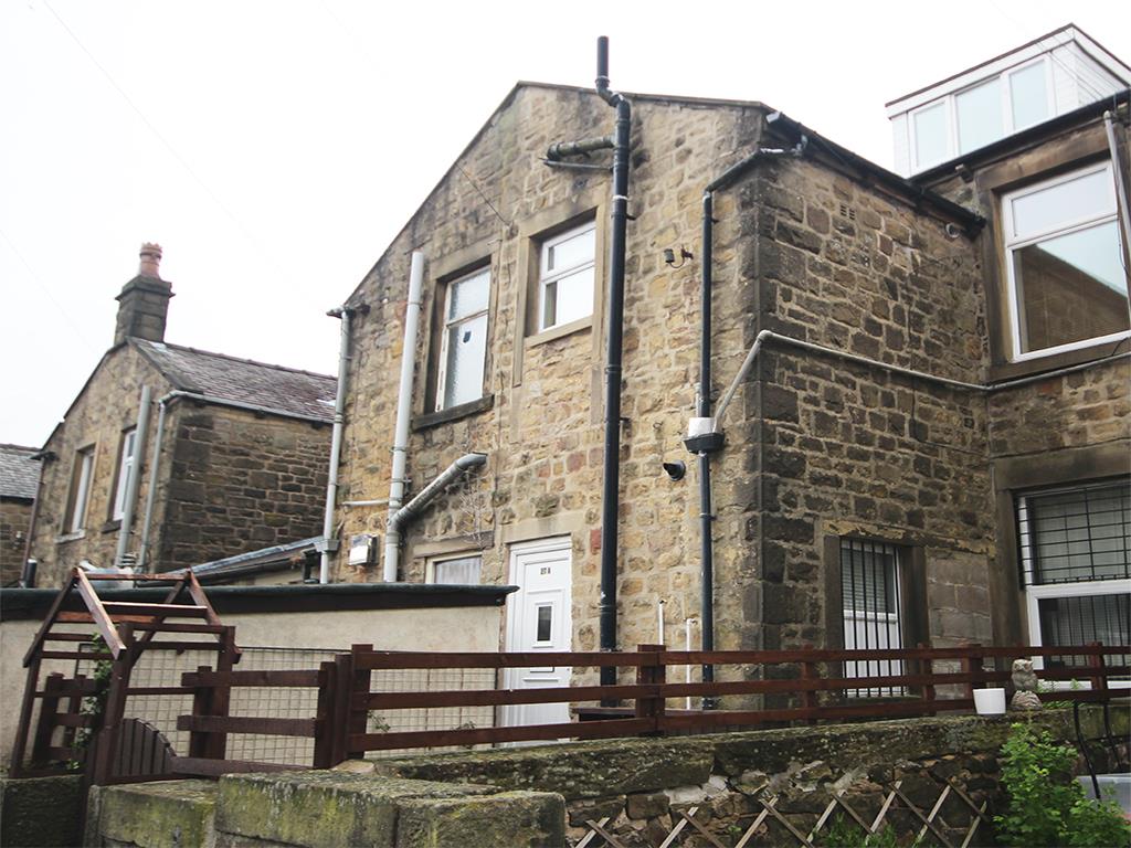 2 bedroom flat To Let in Barnoldswick - Main Image